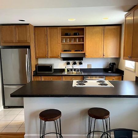 Lovely Two Bedroom Condo In South Boston Esterno foto