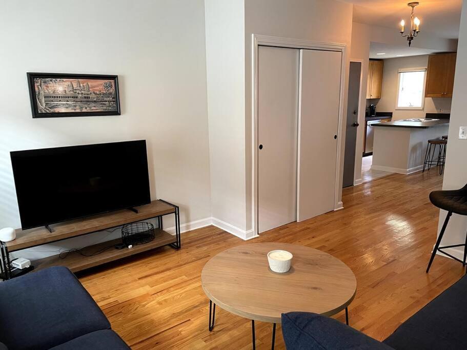 Lovely Two Bedroom Condo In South Boston Esterno foto