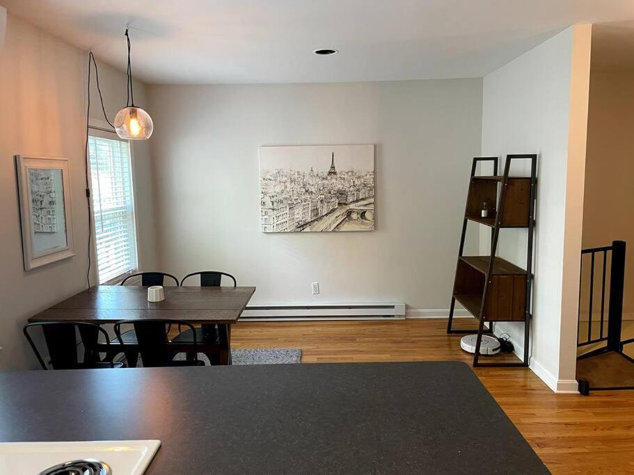 Lovely Two Bedroom Condo In South Boston Esterno foto