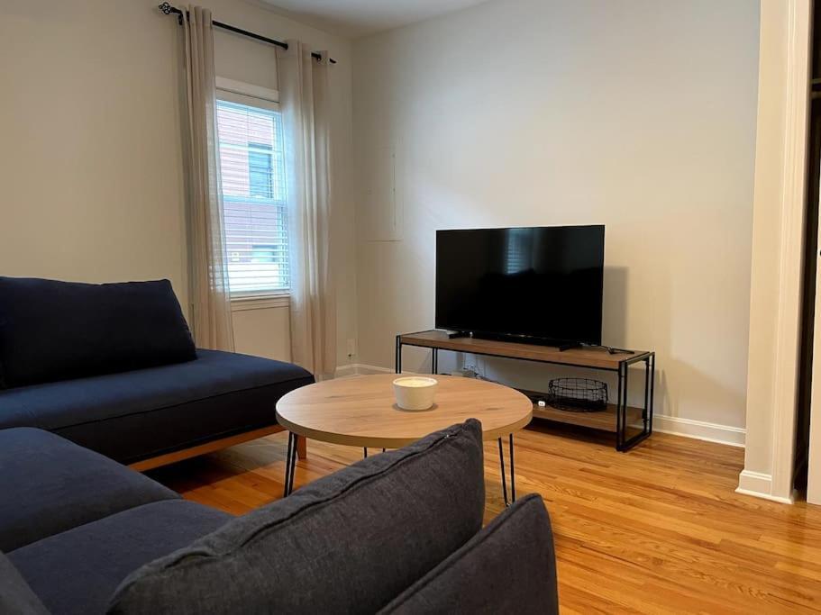 Lovely Two Bedroom Condo In South Boston Esterno foto